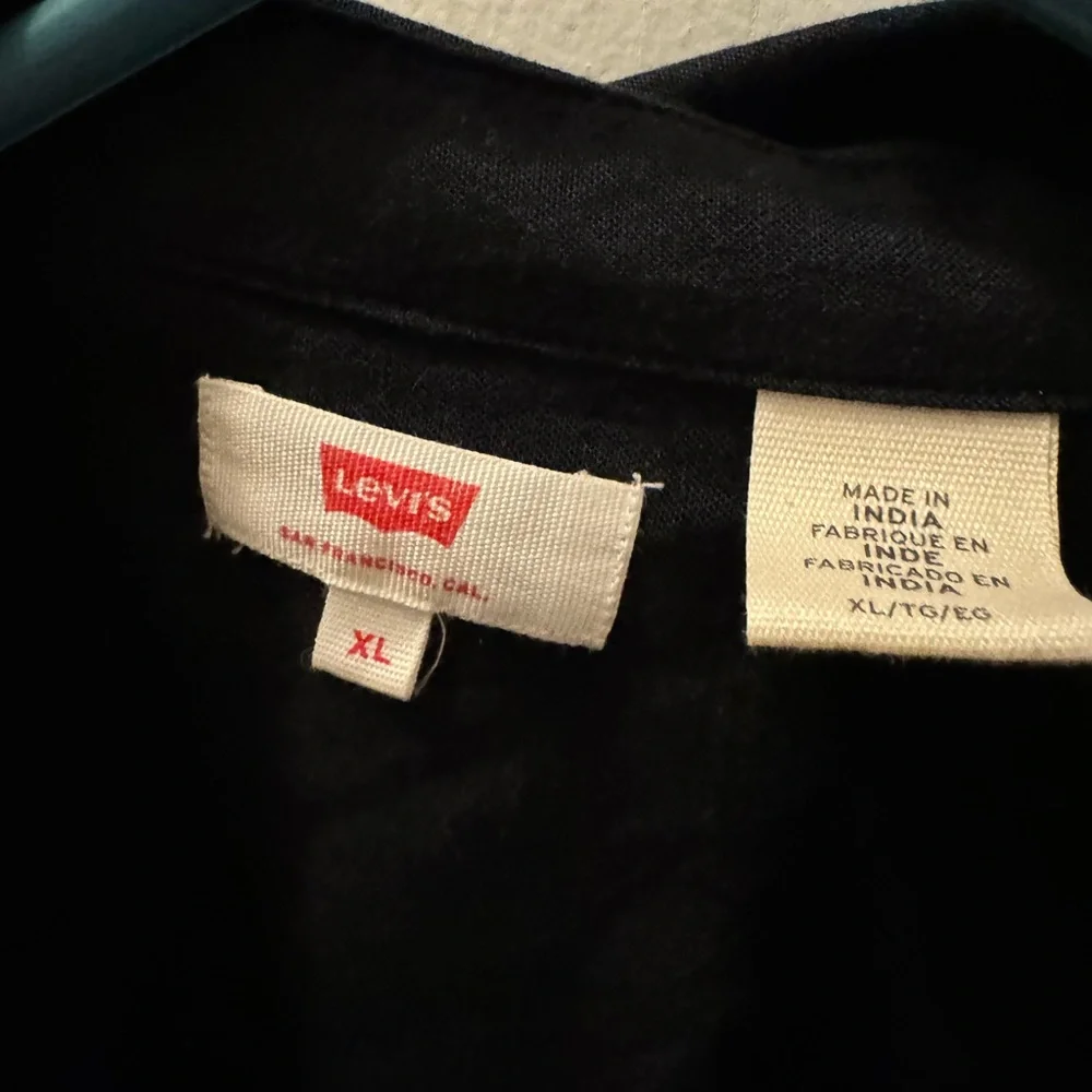 Levi’s top - Picture 2 of 2